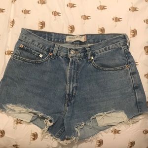Levi’s vintage jean shorts !